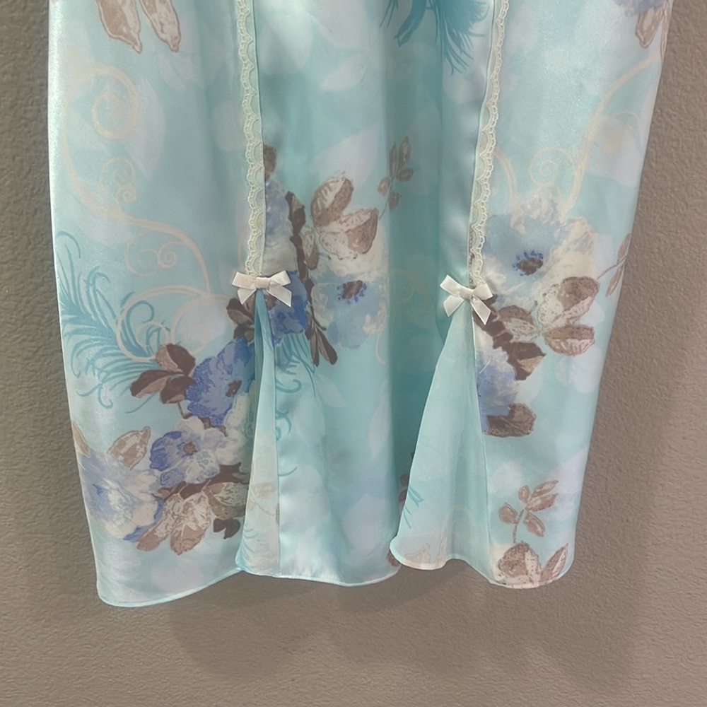 Matching set night gown robe set it’s beautiful - Picture 6 of 7